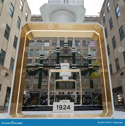 chanel rockerfeller|Chanel Celebrates 100 Years Of No.5 At Rockefeller Center.